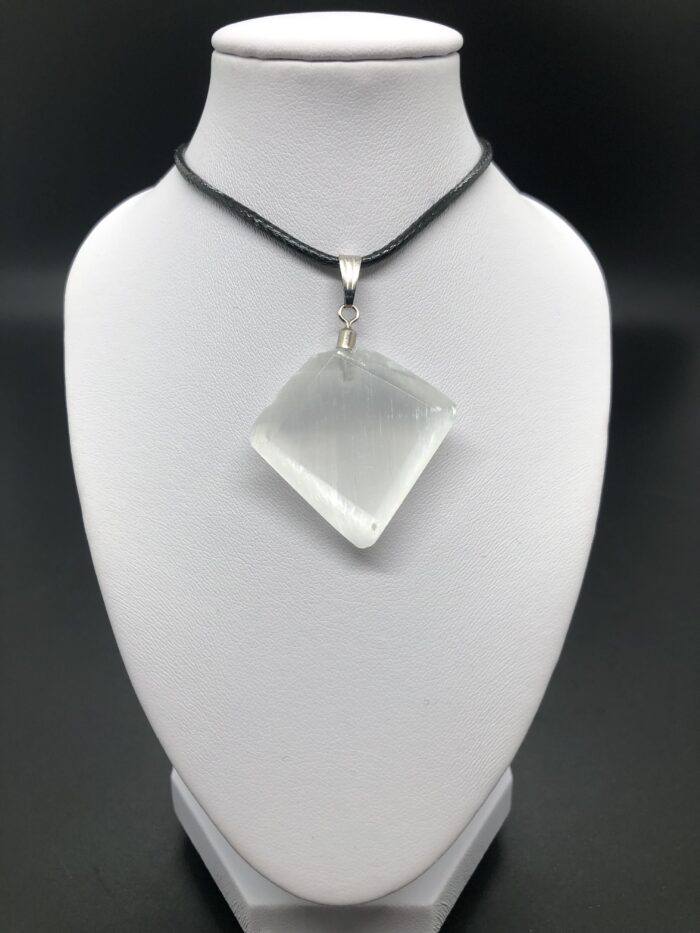 Pendentif sélénite (triangle) – Image 2