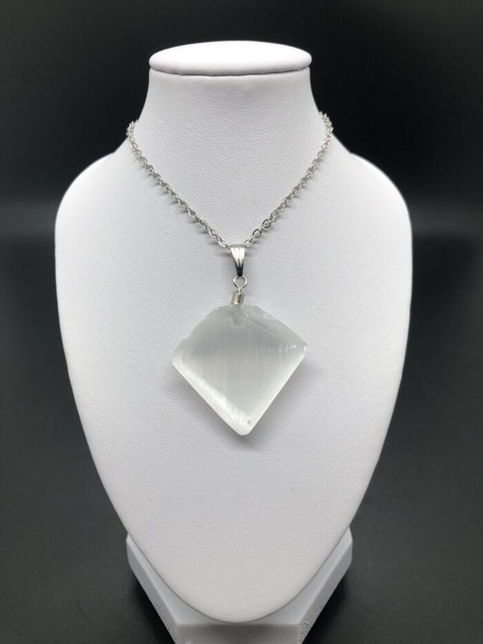 Pendentif sélénite (triangle)