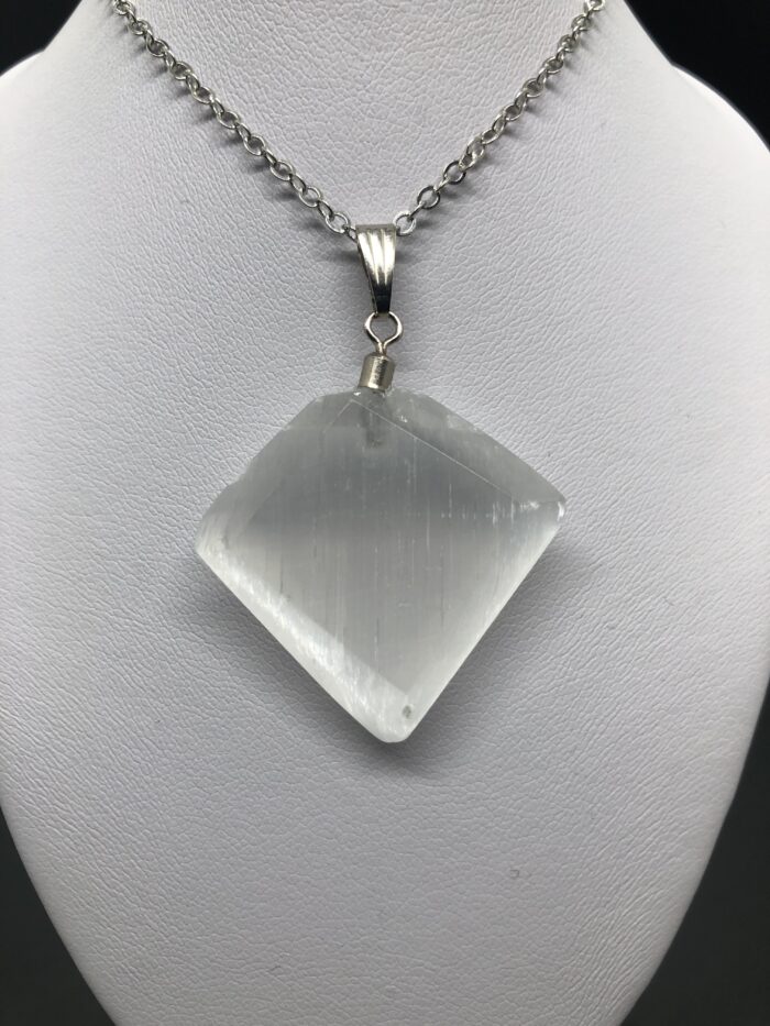 Pendentif sélénite (triangle) – Image 3