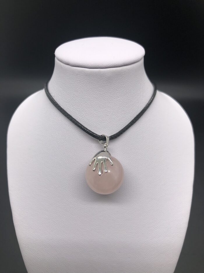 Pendentif quartz rose (boule+main) – Image 2