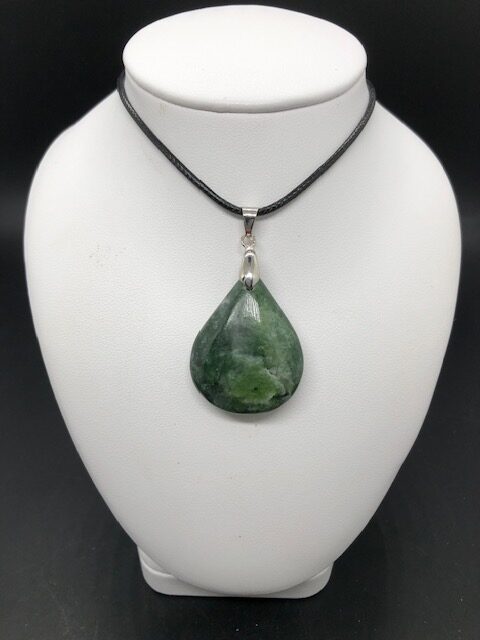 Pendentif jade néphrite (Ref1) – Image 2