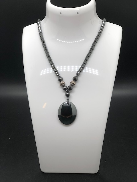 Collier hématite