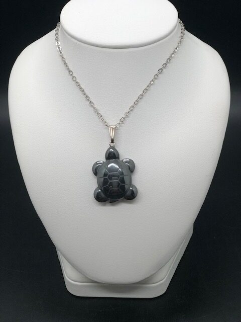Pendentif hématite (tortue)