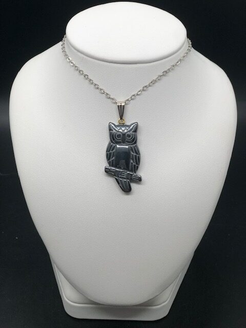 Pendentif hématite (hibou)