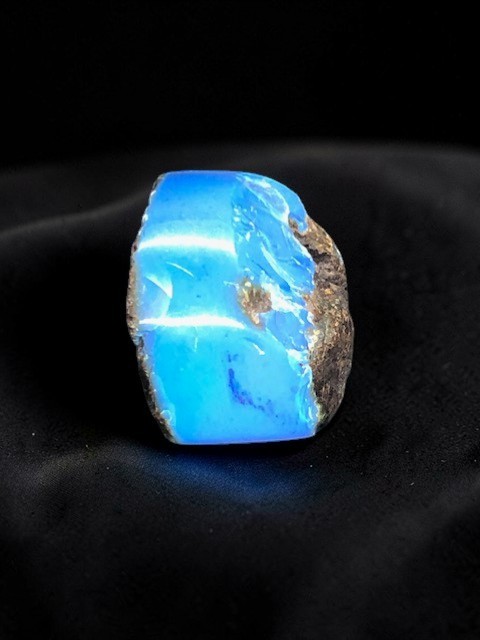 Galet ambre bleu d'Indonésie Brut/Poli (Ref4)