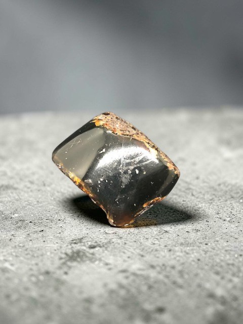 Galet ambre bleu d'Indonésie Brut/Poli (Ref3) – Image 3