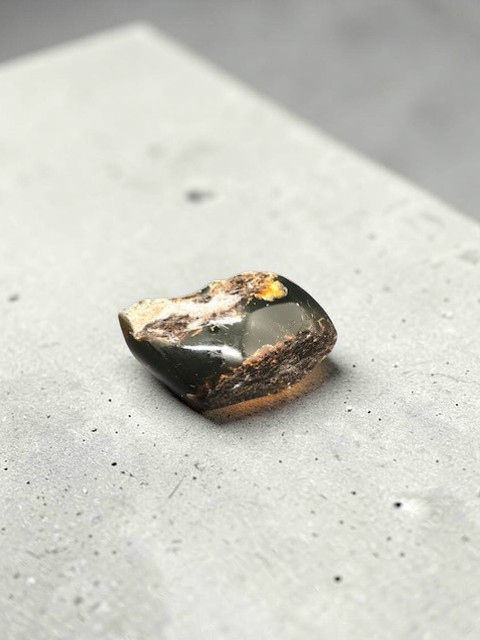 Galet ambre bleu d'Indonésie Brut/Poli (Ref3) – Image 4