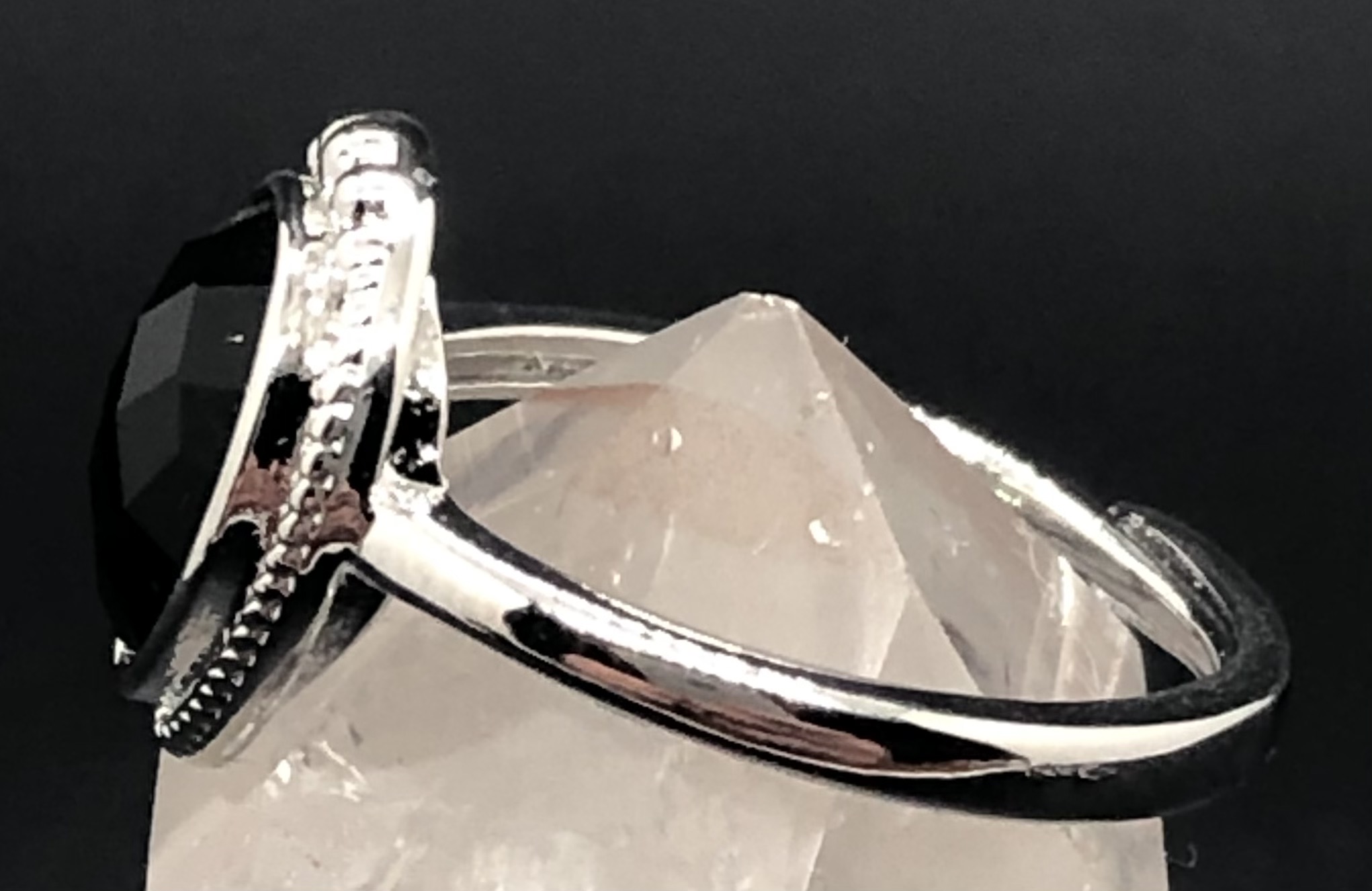 Bague Onyx noir facettée forme goutte (Collection Betty) – Image 4