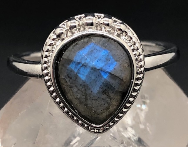 Bague Labradorite facettée forme goutte (Collection Betty) – Image 2