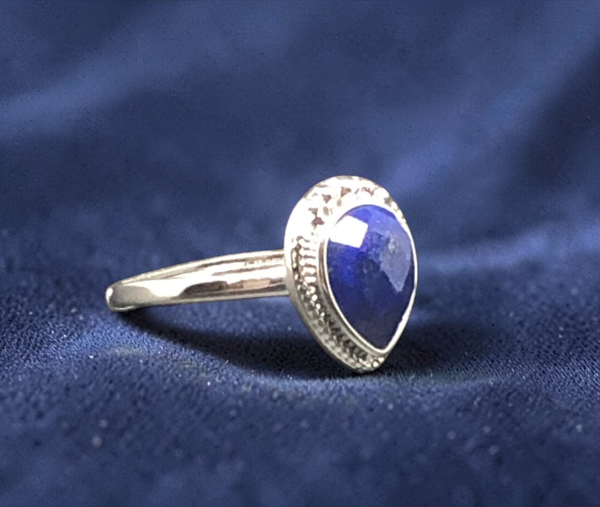 Bague Lapis- Lazuli facettée forme goutte (Collection Betty)