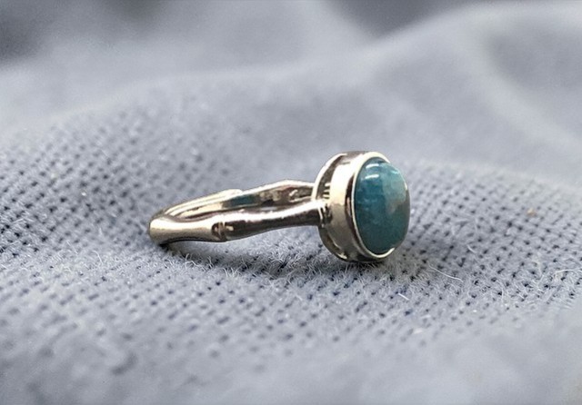 Bague Apatite bleue forme ovale (Collection Moon)