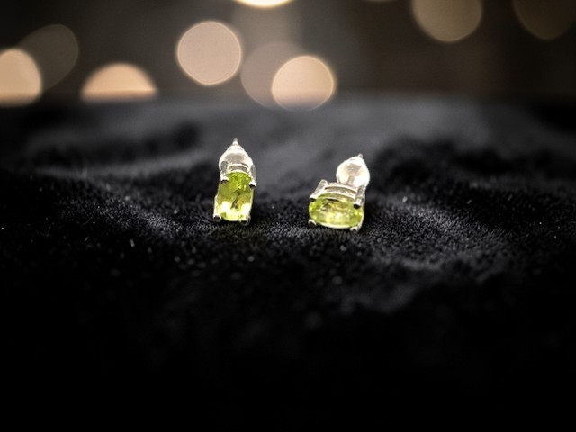Boucles d'oreilles puces, olivine-peridot