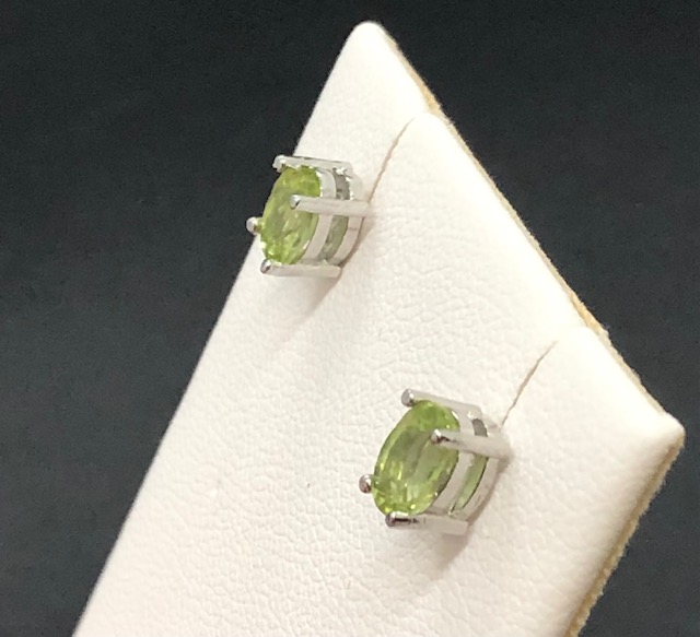 Boucles d'oreilles puces, olivine-peridot – Image 3