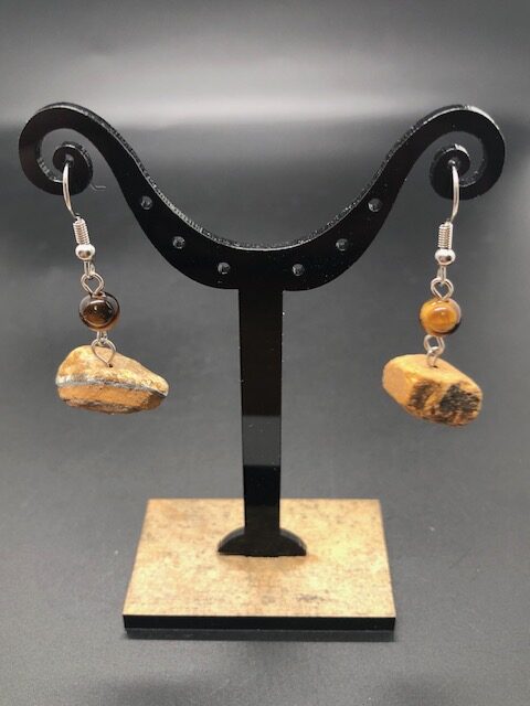 Boucles d'oreilles, œil de tigre, pierres brutes et polies – Image 2