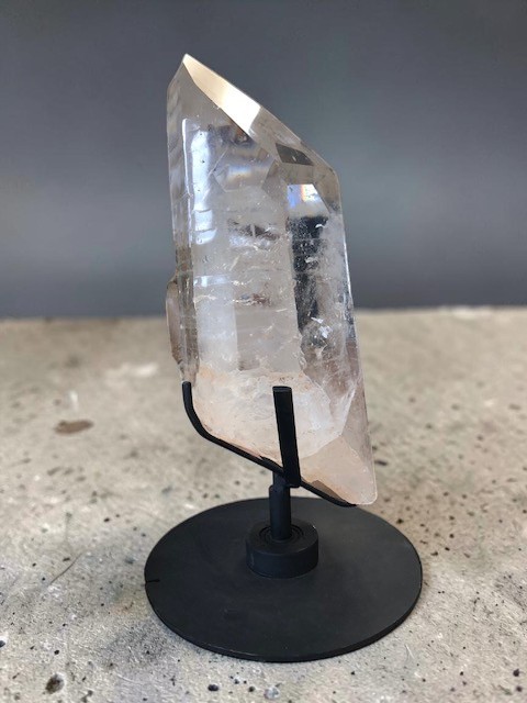 Quartz sur socle en fer forgé