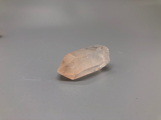 Pointe naturelle d'amas de quartz, pièce n°1