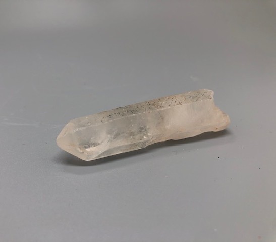 Pointe naturelle d'amas de quartz, pièce n°6
