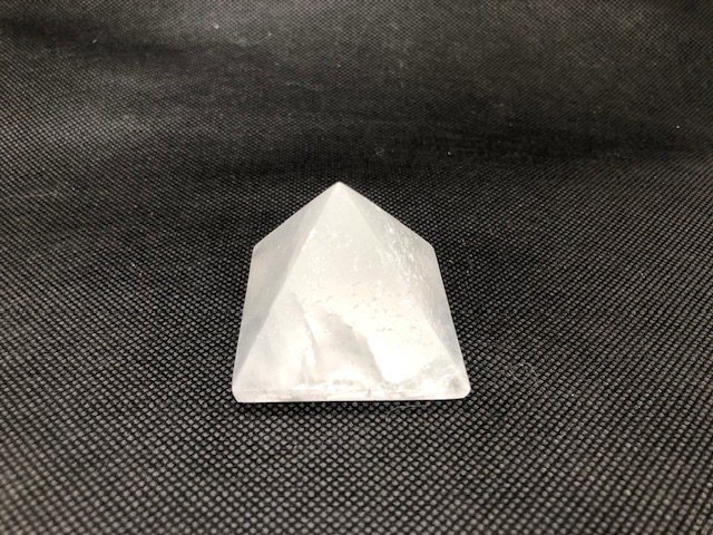 Pyramide en Sélénite