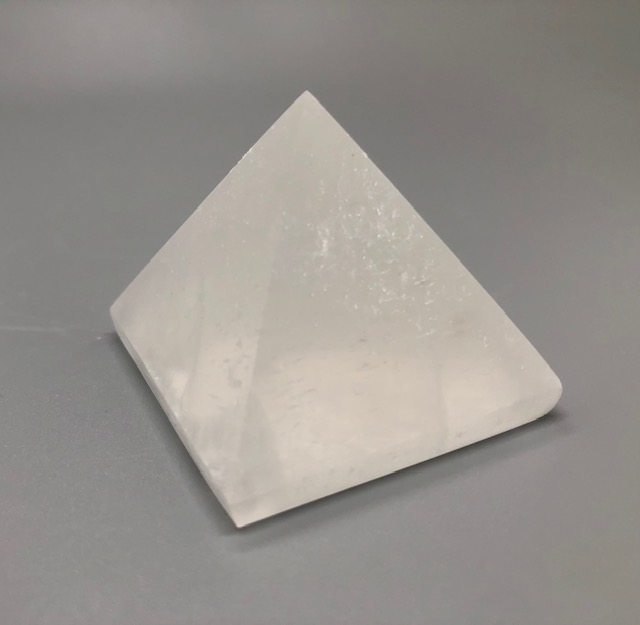 Pyramide en Sélénite – Image 3