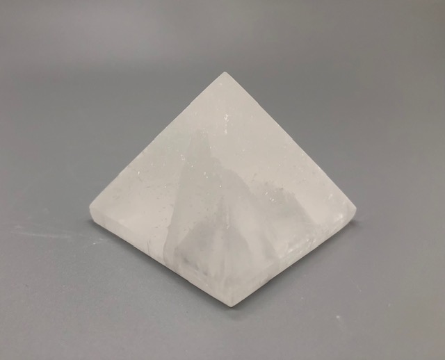 Pyramide en Sélénite – Image 2