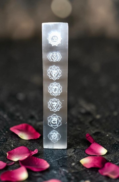 Plaque de rechargement 7 chakras en Sélénite
