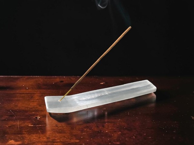 Porte encens en Sélénite