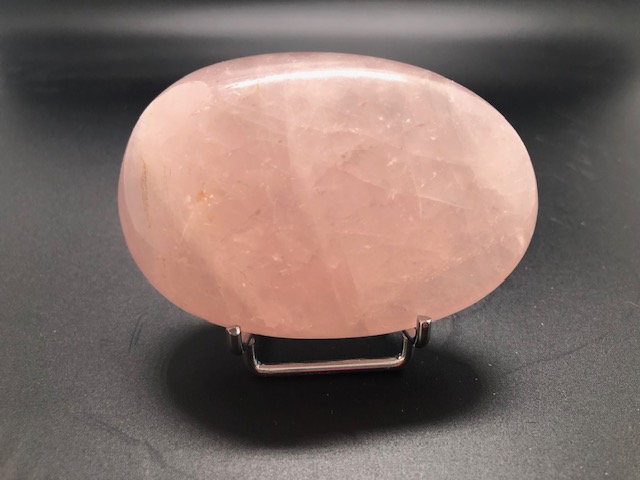 Quartz rose, galet modèle 04