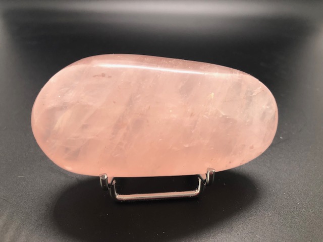 Quartz rose, galet modèle 05
