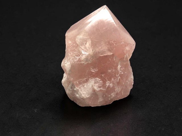 Quartz rose, pointe polie et brute, modèle 04