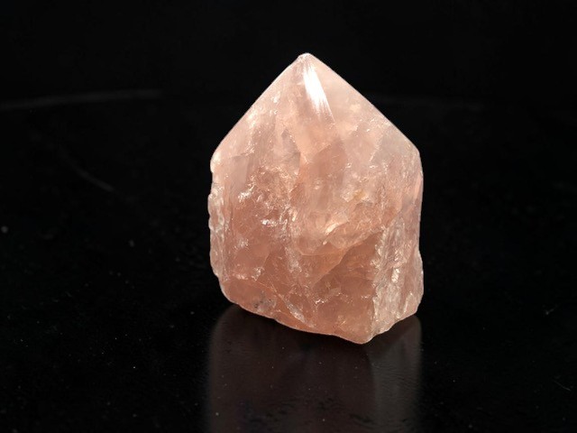 Quartz rose, pointe polie et brute, modèle 02