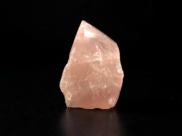 Quartz rose, pointe polie et brute, modèle 01